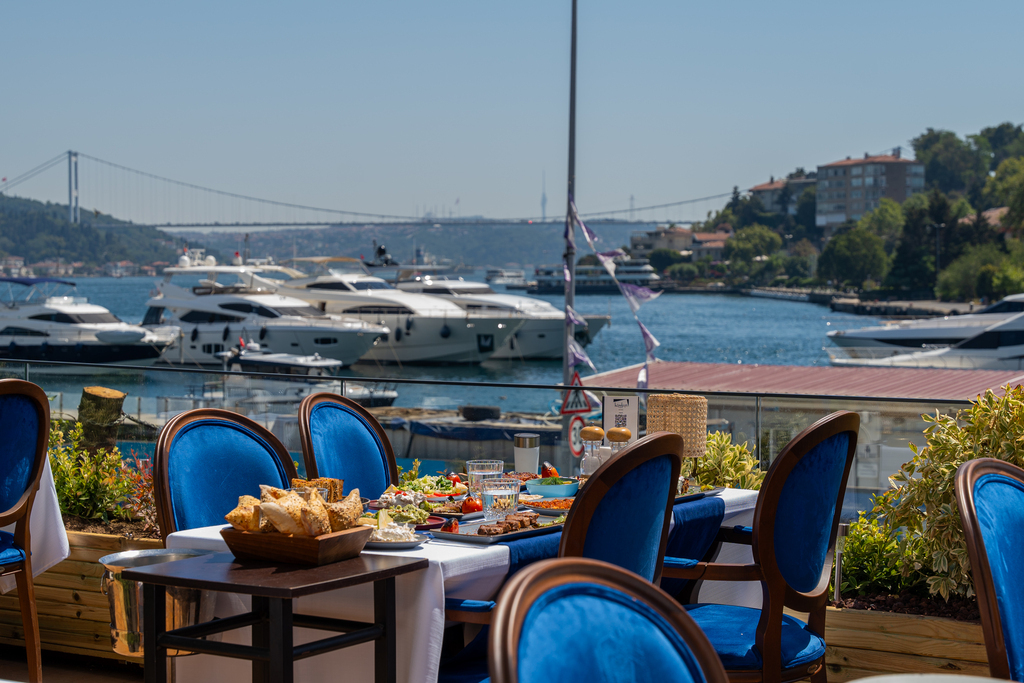 Köşebaşı İstinye: Geleneksel Türk Mutfak Kültürünü Modern Şıklıkla Buluşturan Bir Lezzet Durağı