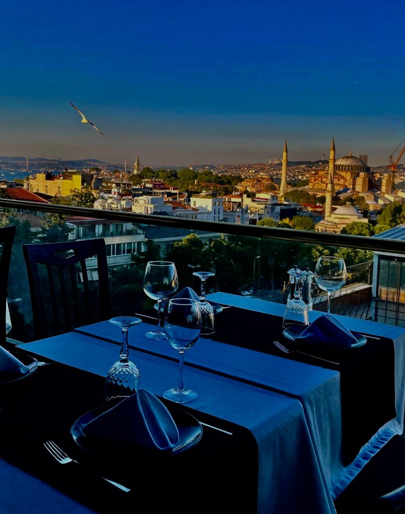 UTOPIAN ROOFTOP RESTAURANT